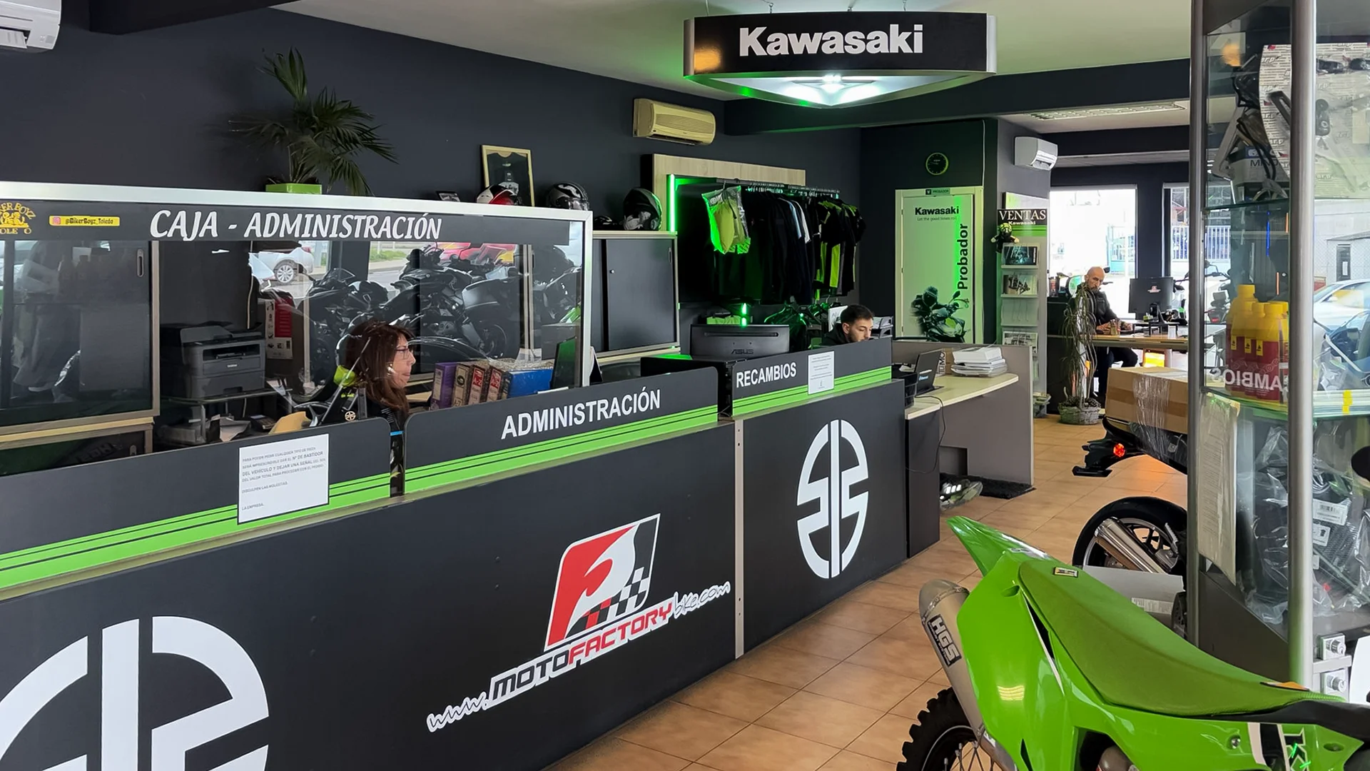 Interior Moto factory, concesionario de motos en Toledo