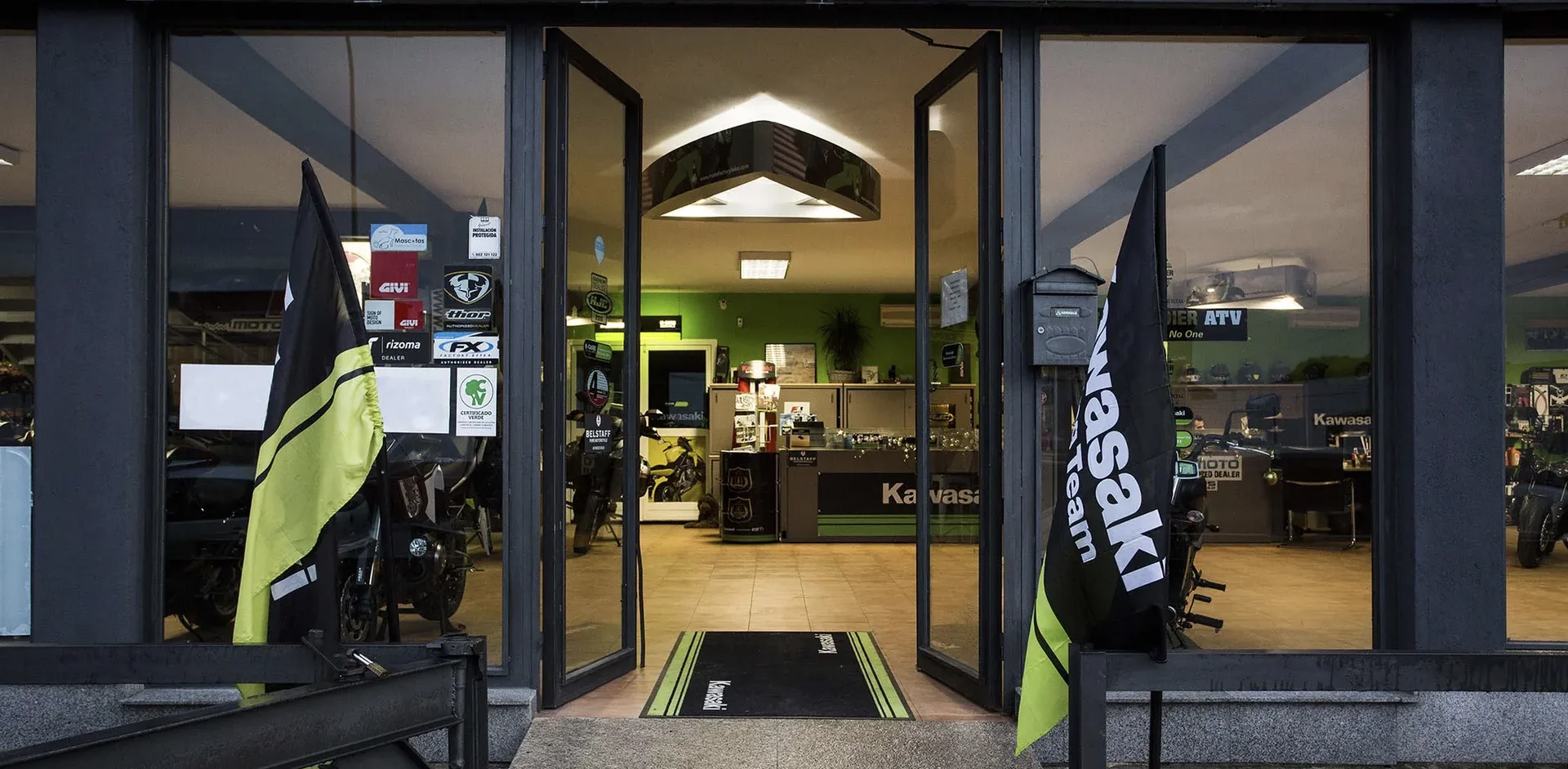 Entrada concesionario Motofactory kawasaki en Toledo